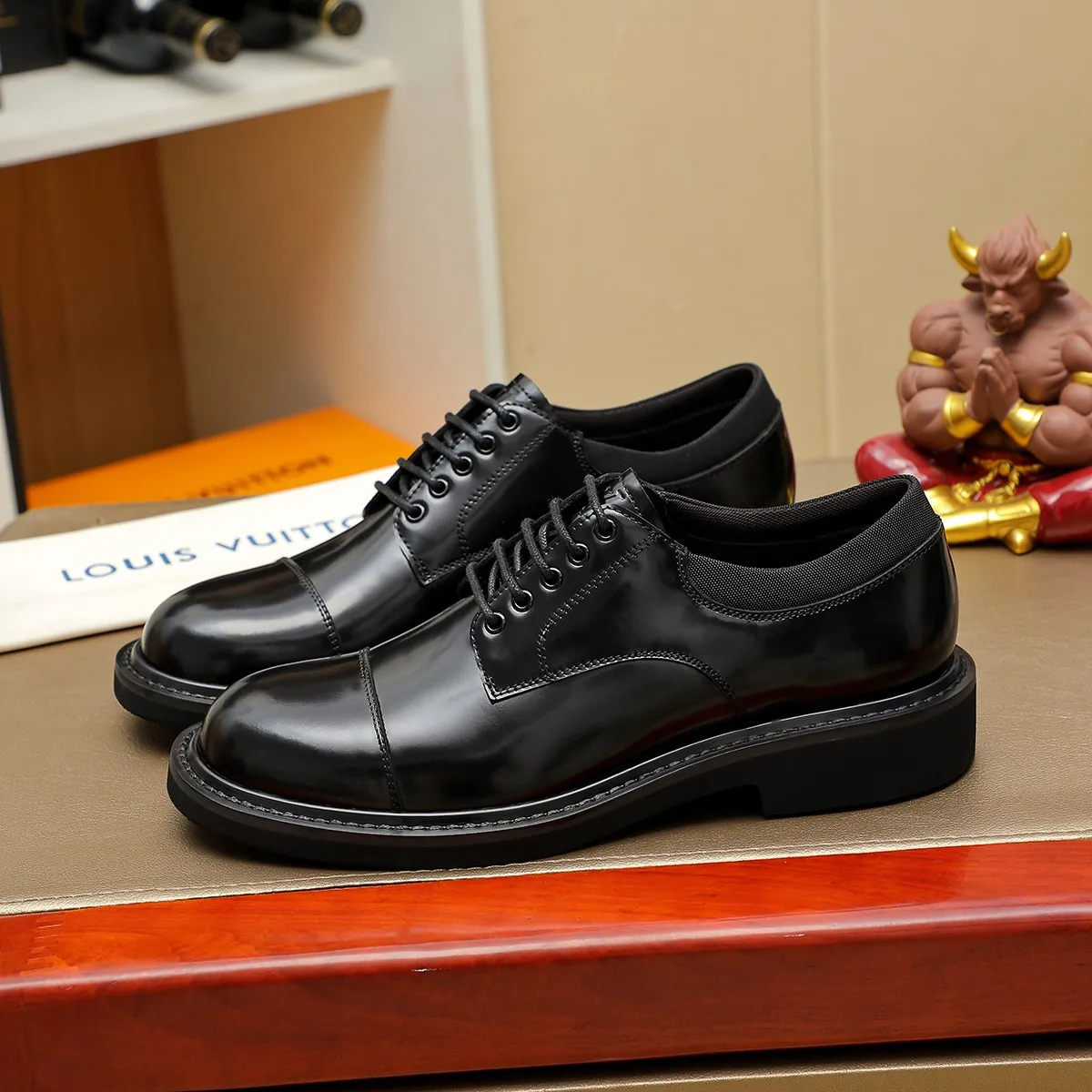 Men's shoes 💰 660 💰 Louis Vuitton LV ® 🆕 model 🔛Full shoe counter, first layer cowhide, 🐂leather lining casual shoes for men, super soft outsole, essential for driving. Counter synchronization, original first layer cowhide, completely 1:1 mold customization🌹top version, color optional! Number: 39-44 (customized at 38.45)
